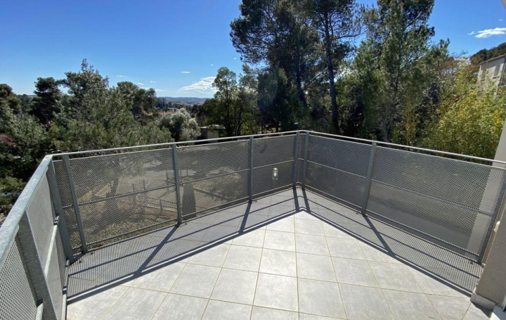 Appartement P2 NIMES 56 m2 148 000 € Appartement P2 NIMES 56 m2 148 000 €